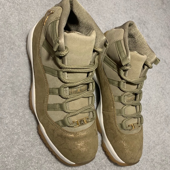 mens size 10.5 in women's size